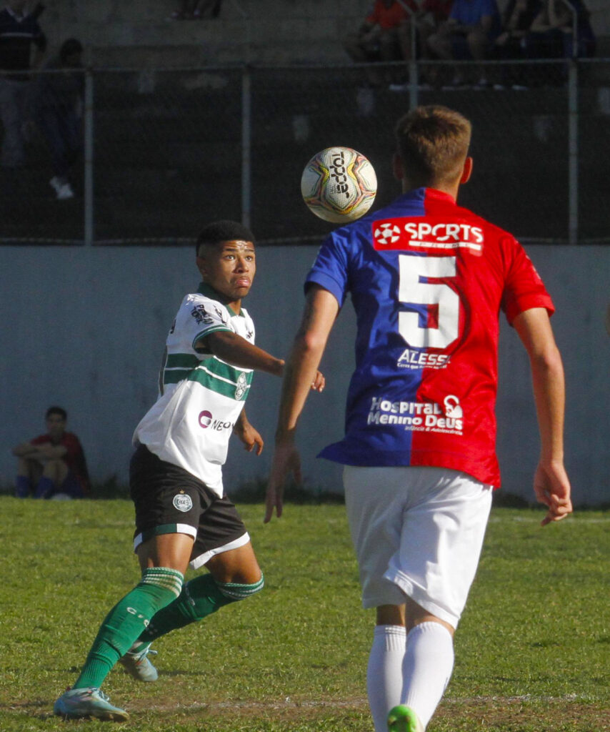 Artilheiro Nas Categorias De Base Do Coritiba, Lucas Ronier é A Grande ...